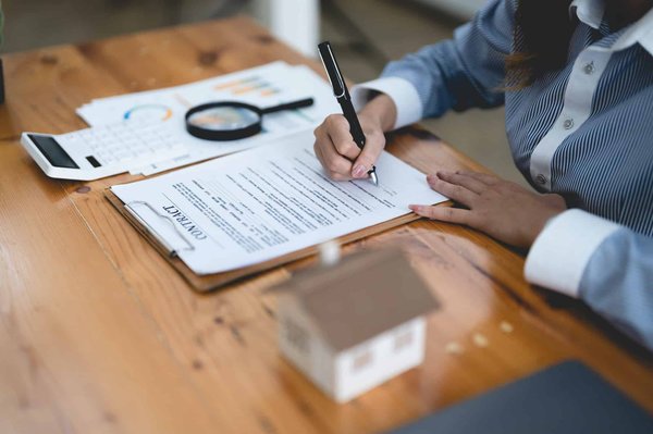 Investissement locatif : un bien immobilier perd-t-il sa valeur au fil des années ?