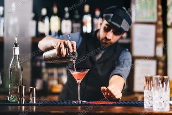 Accessoires de bar: quels matériaux choisir pour un kit cocktail?