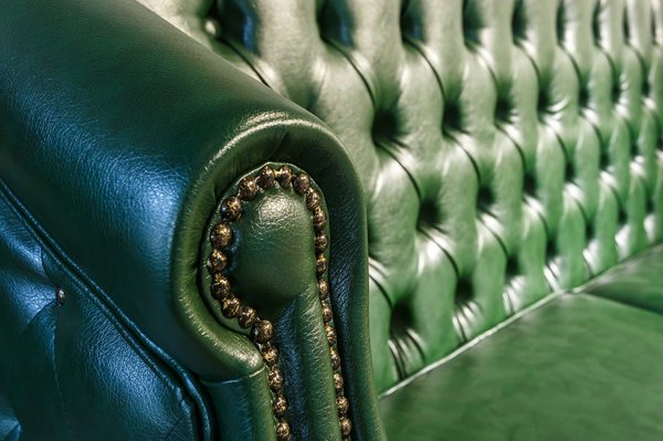 Est-ce que le simili cuir est adapté pour tous les types de mobilier ?